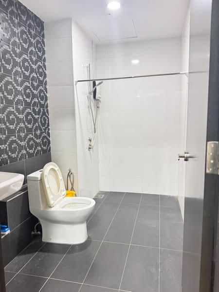Servis Apartment untuk Dijual di Wave @ Marina Cove - Jemie . - Bathroom - PropertyGuru.com.my