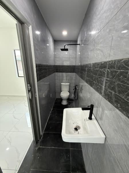 2-storey Terraced House for Sale in Taman Plentong Utama (Masai) - Adli Harun - Bathroom - PropertyGuru.com.my