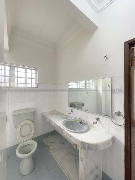 2-storey Terraced House for Sale in Usj 24 (Subang Jaya) - Afiqah . - Bathroom - PropertyGuru.com.my