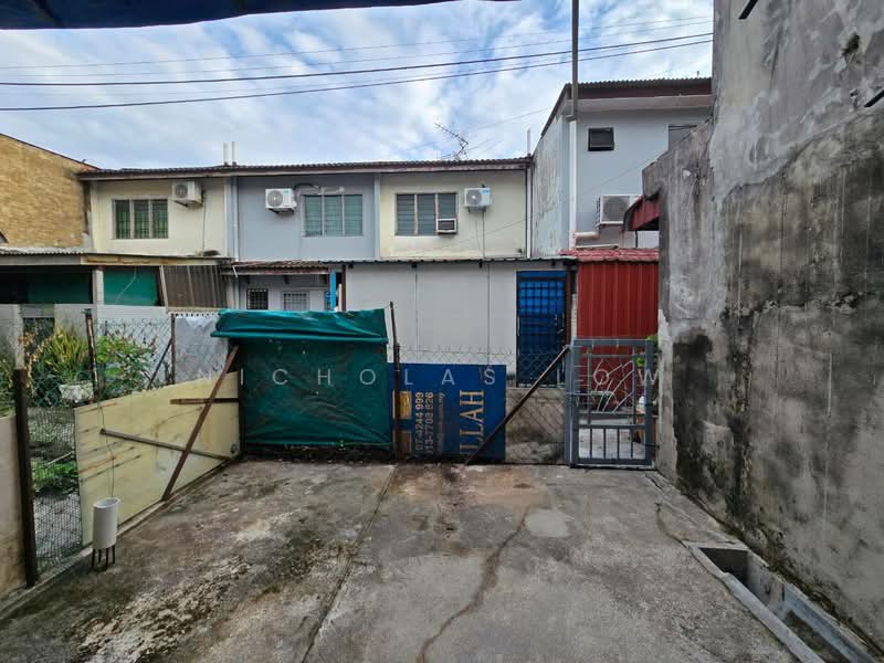 2-storey Terraced House for Rent in Taman Molek (Johor Bahru) - Nicholas Low - Exterior - PropertyGuru.com.my
