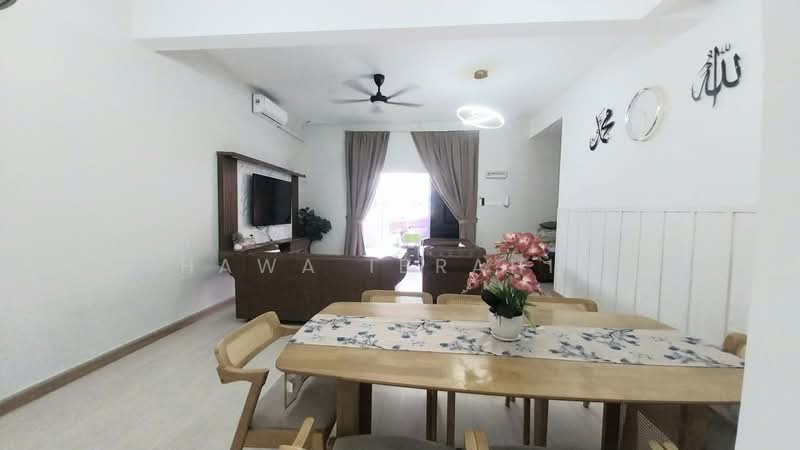 Rumah Teres untuk Disewa di Taman Bakti YNS (Labu) - Hawa Ibrahim - Living Room - PropertyGuru.com.my