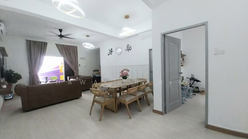 Rumah Teres untuk Disewa di Taman Bakti YNS (Labu) - Hawa Ibrahim - Living Room - PropertyGuru.com.my