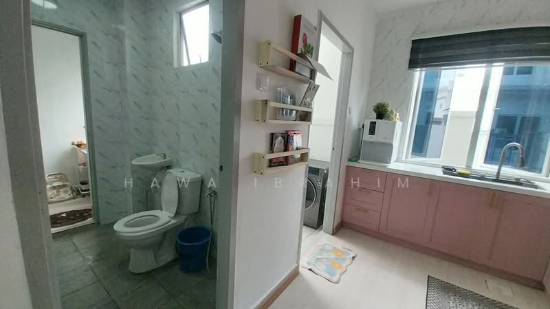 Rumah Teres untuk Disewa di Taman Bakti YNS (Labu) - Hawa Ibrahim - Bathroom - PropertyGuru.com.my