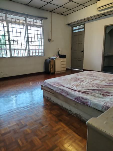 Semi-Detached House for Sale in Taman Overseas Union (Taman Oug) (Jalan Klang Lama (Old Klang Road)) - Bobo Lee - Bedroom - PropertyGuru.com.my