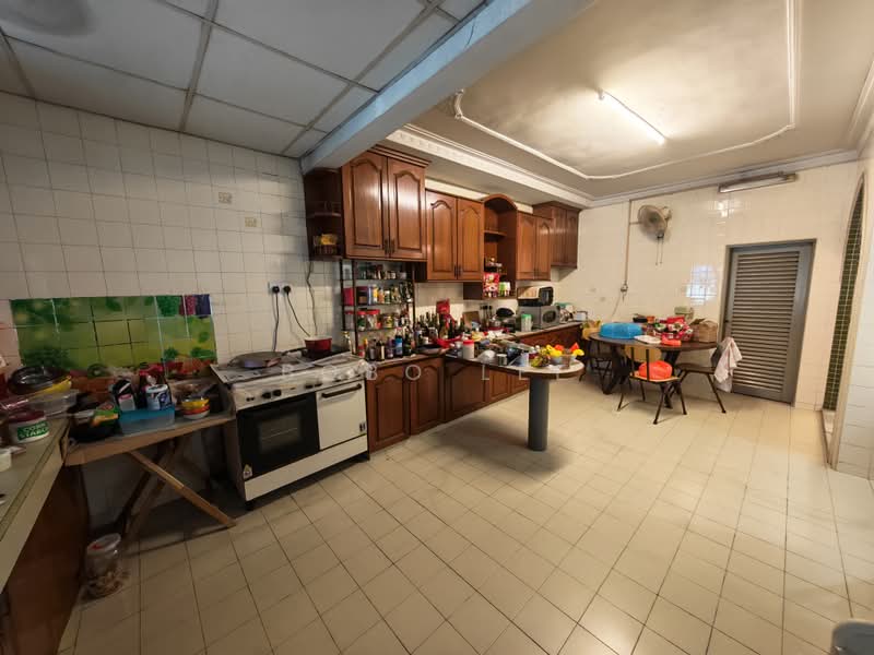 Semi-Detached House for Sale in Taman Overseas Union (Taman Oug) (Jalan Klang Lama (Old Klang Road)) - Bobo Lee - Kitchen - PropertyGuru.com.my