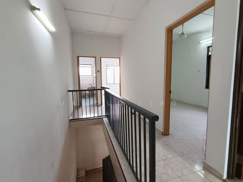 2-storey Terraced House for Sale in Taman Ipoh Timur (Ipoh) - Marcus Seng - Corridor - PropertyGuru.com.my