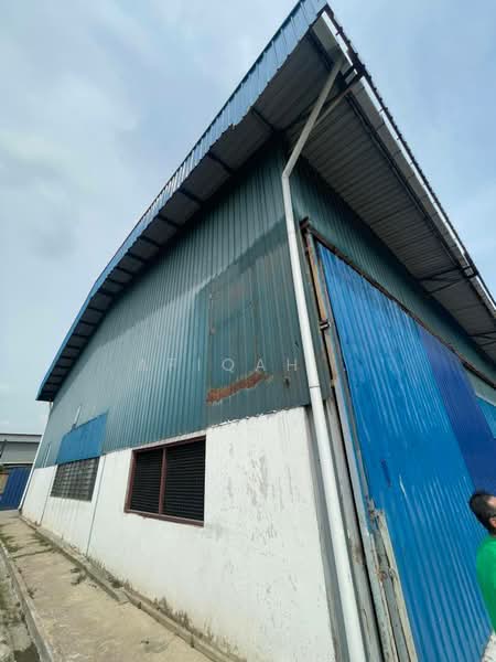 Warehouse for Rent in Bukit Kemuning (Shah Alam) - Afiqah . - Exterior - PropertyGuru.com.my