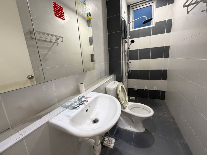 Pangsapuri untuk Disewa di Camellia Residence - Stephanie Gan - Bathroom - PropertyGuru.com.my