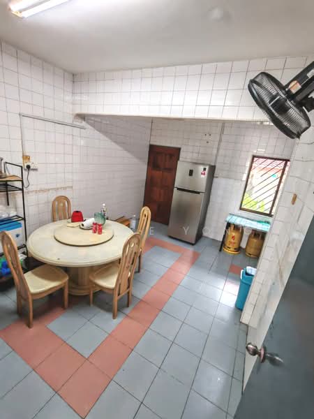 2-storey Terraced House for Rent in Taman Bukit Mewah (Tampoi) - Janice Yong - Kitchen - PropertyGuru.com.my