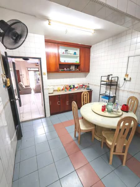 2-storey Terraced House for Rent in Taman Bukit Mewah (Tampoi) - Janice Yong - Kitchen - PropertyGuru.com.my
