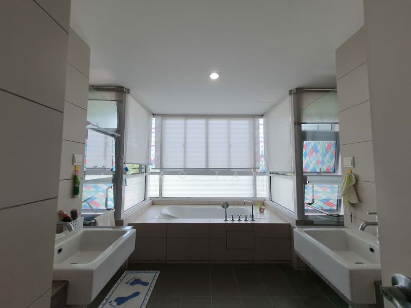 Kondominium untuk Dijual di Platino Condominium - Hao Tan - Bathroom - PropertyGuru.com.my