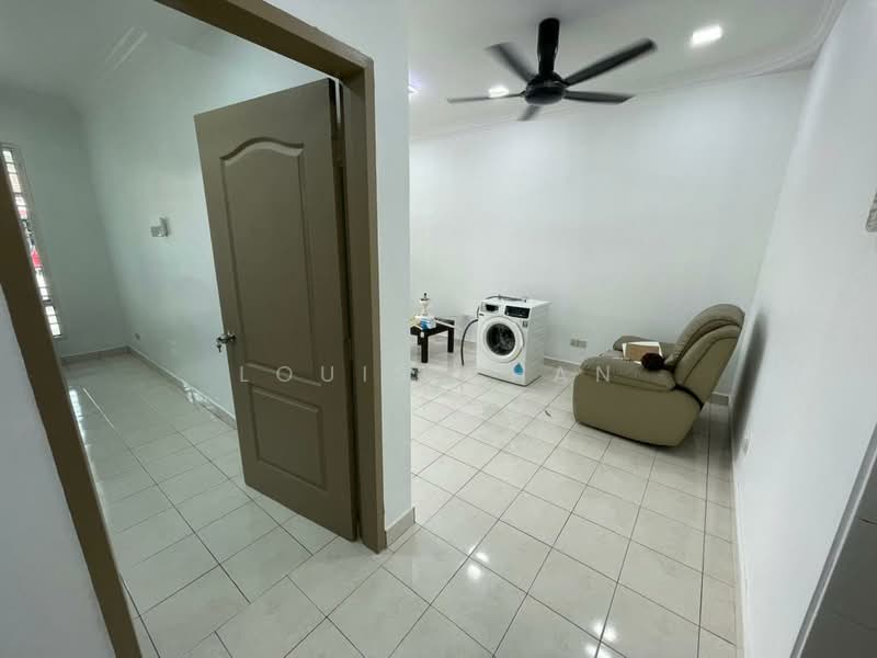 1-storey Terraced House for Sale in Bukit Raja (Selangor) - Louis Chan - Living Room - PropertyGuru.com.my