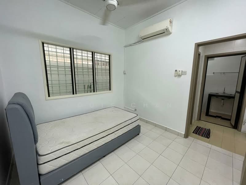1-storey Terraced House for Sale in Bukit Raja (Selangor) - Louis Chan - Bedroom - PropertyGuru.com.my