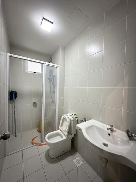 Service Residence for Sale at Meridin Bayvue Serviced Apartment - Kevin Lok - Bathroom - PropertyGuru.com.my
