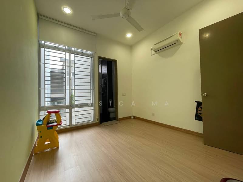 2-storey Terraced House for Rent in Taman Mount Austin (Tebrau) - Jessica Ma - Bedroom - PropertyGuru.com.my