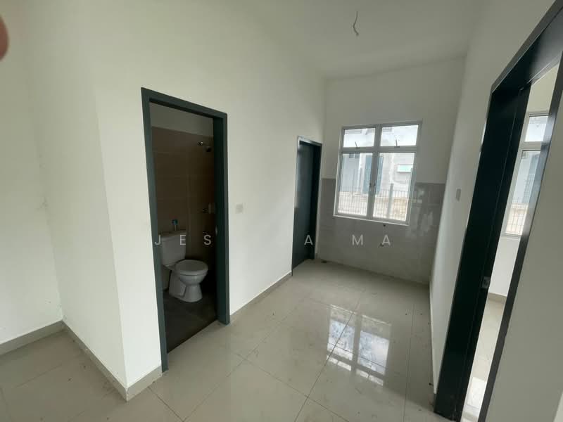 Rumah Teres untuk Disewa di Bandar Dato Onn (Tebrau) - Jessica Ma - Bathroom - PropertyGuru.com.my