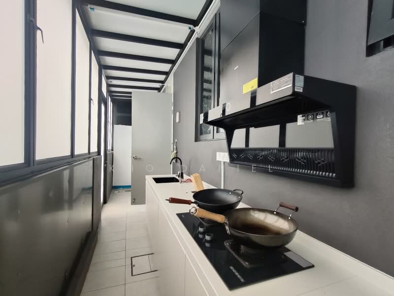 3-storey Terraced House for Rent in BANDAR PUCHONG JAYA (Puchong) - Kho Daniel - Kitchen - PropertyGuru.com.my