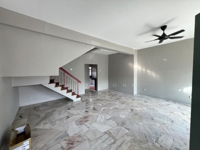 Terraced House for Sale in Bandar Putra Permai (Seri Kembangan) - Joey Wong - Living Room - PropertyGuru.com.my