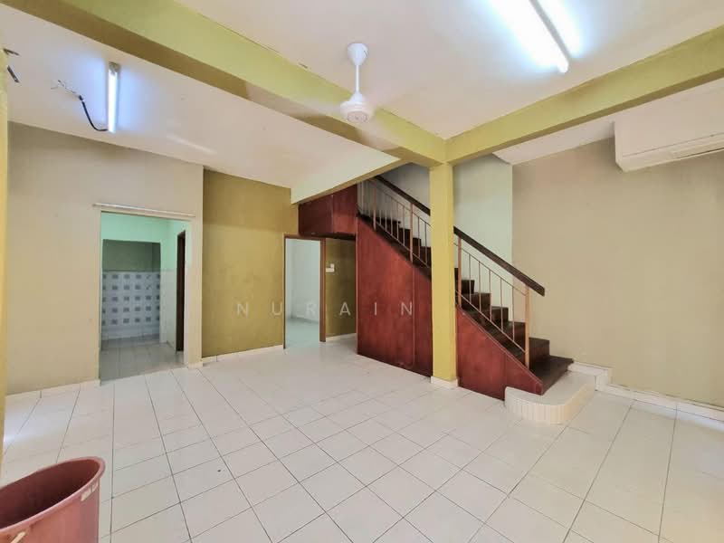 Cluster House for Sale in Puncak Alam (Selangor) - Nurain . - Living Room - PropertyGuru.com.my