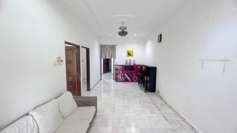 1-storey Terraced House for Sale in Taman Johor Jaya (Johor Bahru) - Bess Wong - Living Room - PropertyGuru.com.my