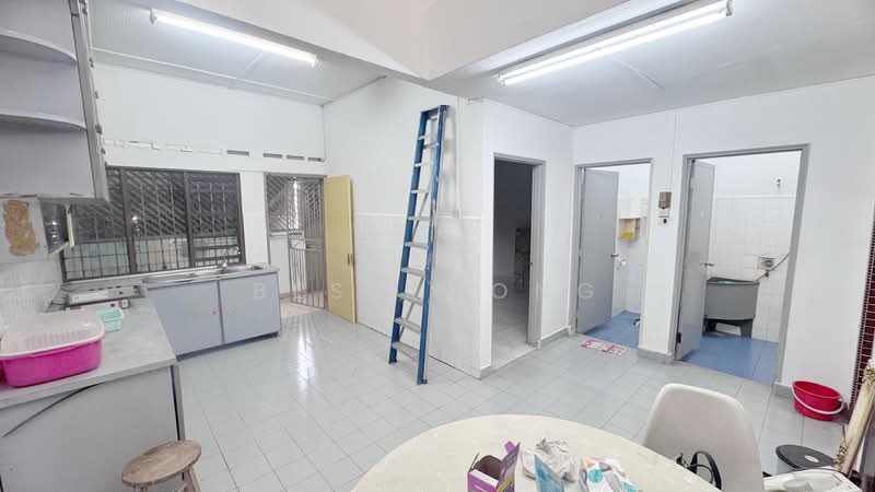 1-storey Terraced House for Sale in Taman Johor Jaya (Johor Bahru) - Bess Wong - Kitchen - PropertyGuru.com.my