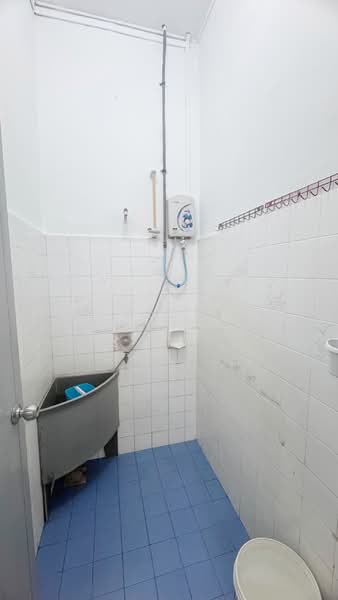 1-storey Terraced House for Sale in Taman Johor Jaya (Johor Bahru) - Bess Wong - Bathroom - PropertyGuru.com.my
