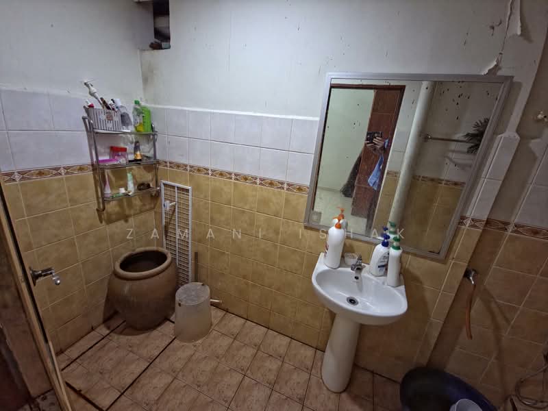 Rumah Teres 2 Tingkat untuk Dijual di Bandar Utama Batang Kali (Batang Kali) - Zamani Ishak - Bathroom - PropertyGuru.com.my