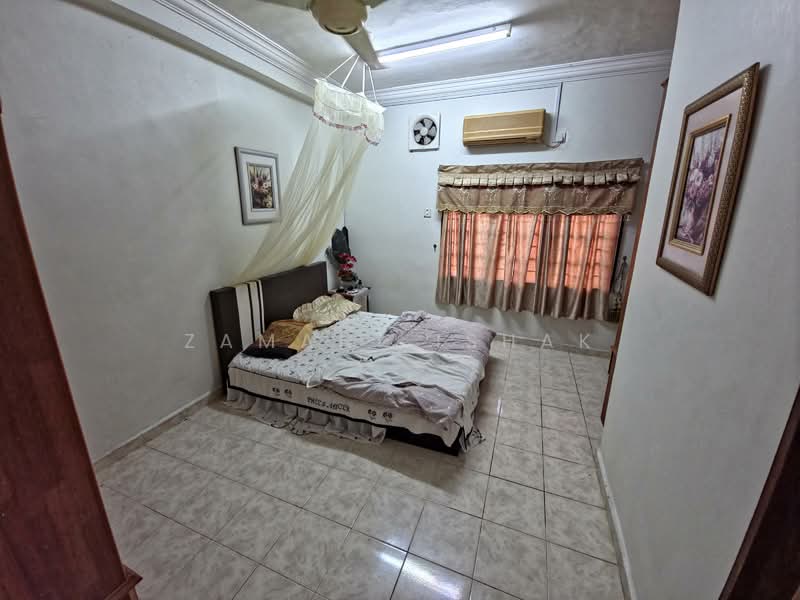 Rumah Teres 2 Tingkat untuk Dijual di Bandar Utama Batang Kali (Batang Kali) - Zamani Ishak - Bedroom - PropertyGuru.com.my