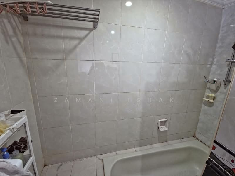 Rumah Teres 2 Tingkat untuk Dijual di Bandar Utama Batang Kali (Batang Kali) - Zamani Ishak - Bathroom - PropertyGuru.com.my