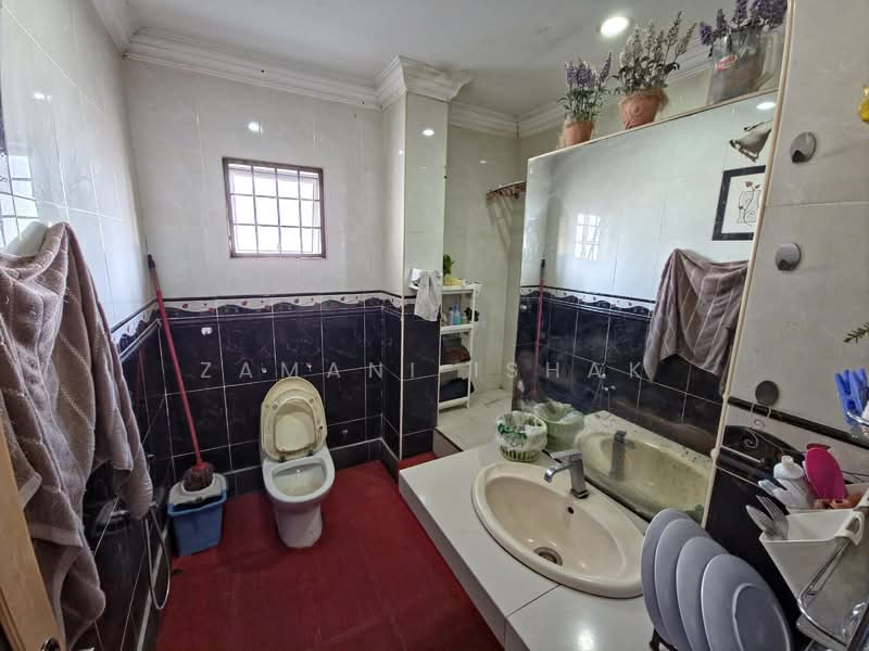 Rumah Teres 2 Tingkat untuk Dijual di Bandar Utama Batang Kali (Batang Kali) - Zamani Ishak - Bathroom - PropertyGuru.com.my