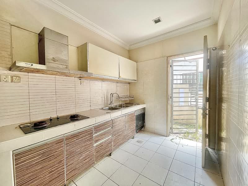 Rumah Teres untuk Dijual di Putra Heights (Subang Jaya) - Fauzi Abdullah - Kitchen - PropertyGuru.com.my
