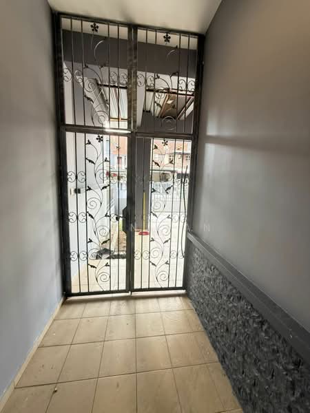 2-storey Terraced House for Sale in Taman Nusa Idaman (Iskandar Puteri (Nusajaya)) - Win Tan - Entrance - PropertyGuru.com.my