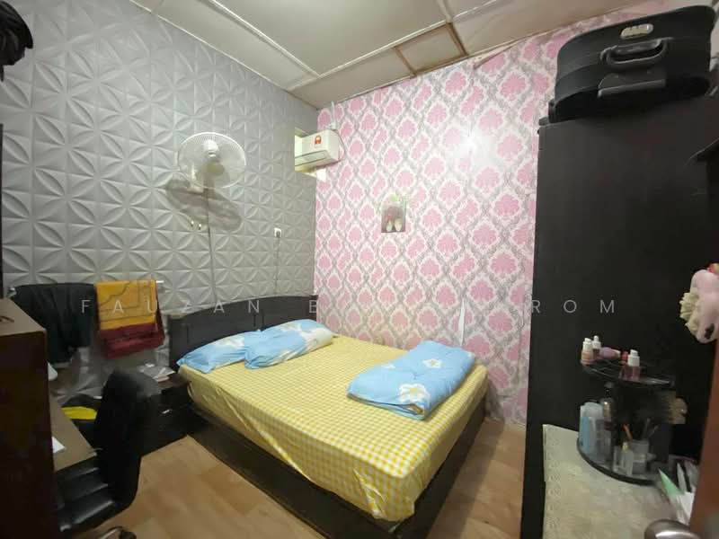 Rumah Teres 1 Tingkat untuk Dijual di Taman Seri Medan Jaya (Telok Panglima Garang) - Fauzan bin Sahrom - Bedroom - PropertyGuru.com.my