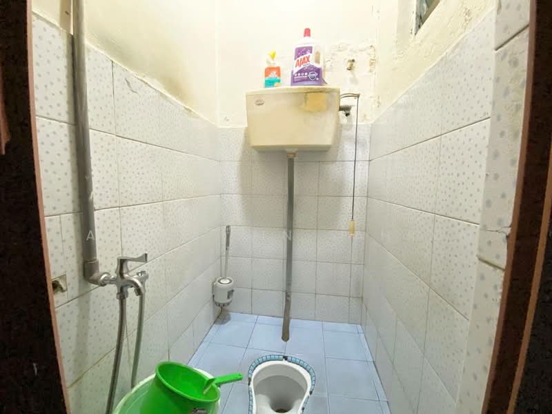 Rumah Teres 1 Tingkat untuk Dijual di Taman Seri Medan Jaya (Telok Panglima Garang) - Fauzan bin Sahrom - Bathroom - PropertyGuru.com.my