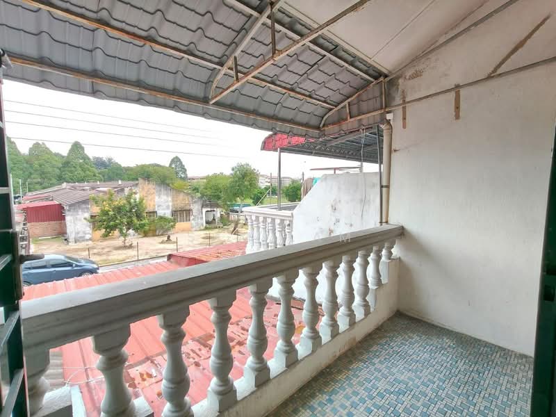 2-storey Terraced House for Sale in Taman Pertama (Ipoh) - Sam Lam - Balcony - PropertyGuru.com.my