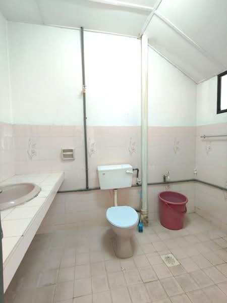 2-storey Terraced House for Sale in Taman Pertama (Ipoh) - Sam Lam - Bathroom - PropertyGuru.com.my