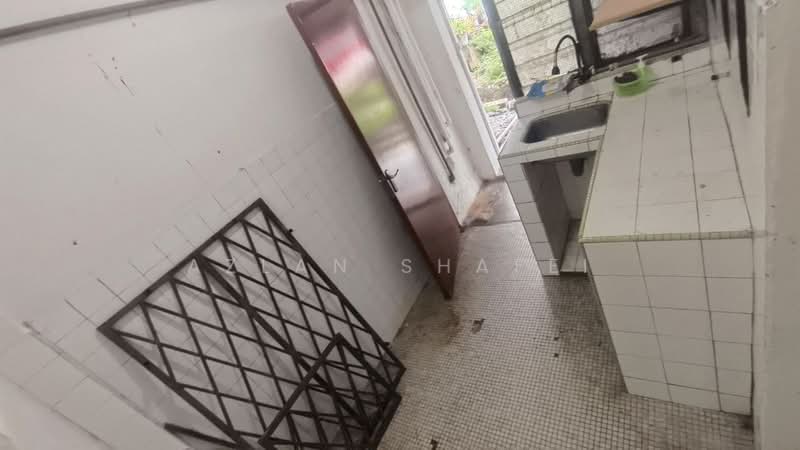 Rumah Flat untuk Dijual di Flat Pandan Indah 3/3 - Azlan Shafei - Kitchen - PropertyGuru.com.my