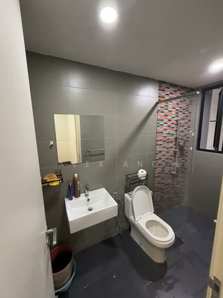 Servis Apartment untuk Dijual di The Leafz @ Dedaun - Alex Ang - Bathroom - PropertyGuru.com.my