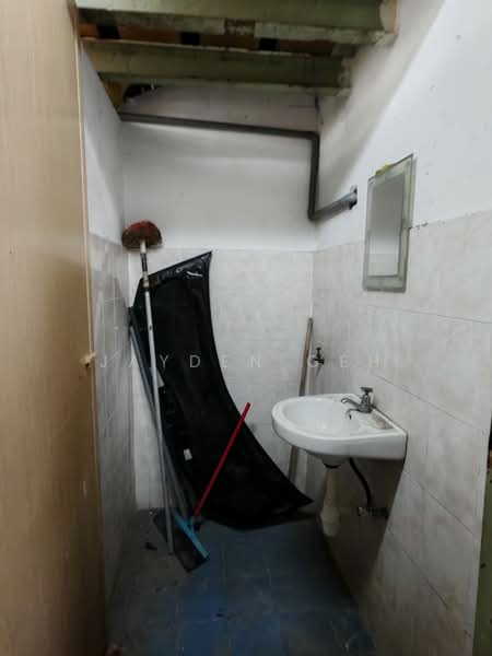 Shop for Rent in Alor Setar (Kedah) - Jayden Geh - Bathroom - PropertyGuru.com.my