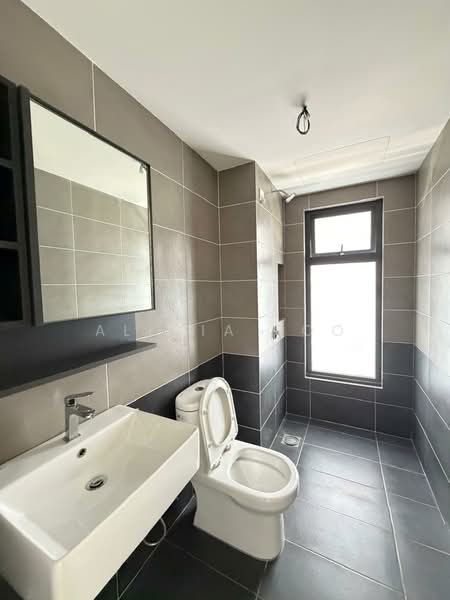 Service Residence for Sale at D'Clover Residences - Alicia Soo - Bathroom - PropertyGuru.com.my