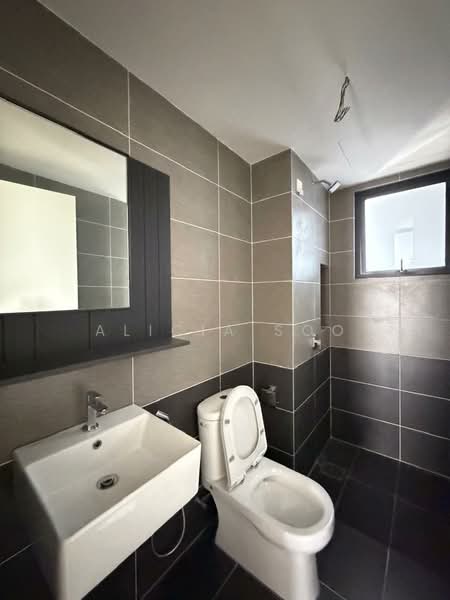 Service Residence for Sale at D'Clover Residences - Alicia Soo - Bathroom - PropertyGuru.com.my