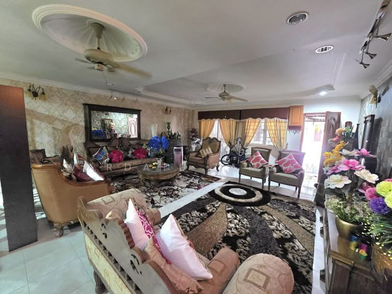 Rumah Teres 2 Tingkat untuk Dijual di Seksyen 3 (Bangi) - Wardatu Zamzam - Living Room - PropertyGuru.com.my