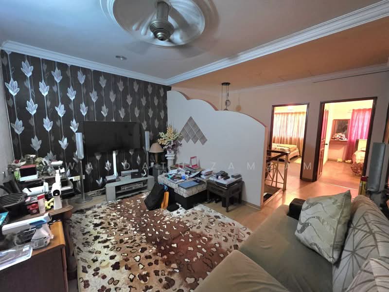 Rumah Teres 2 Tingkat untuk Dijual di Seksyen 3 (Bangi) - Wardatu Zamzam - Living Room - PropertyGuru.com.my