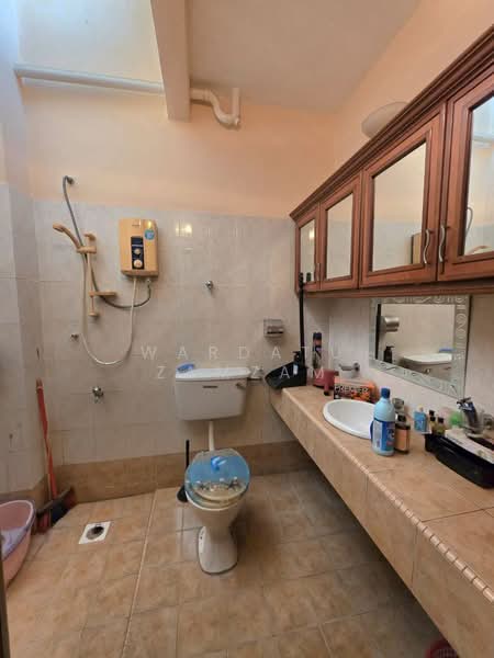Rumah Teres 2 Tingkat untuk Dijual di Seksyen 3 (Bangi) - Wardatu Zamzam - Bathroom - PropertyGuru.com.my