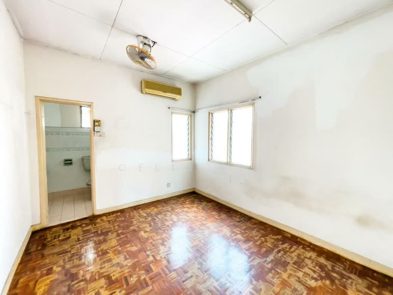 2-storey Terraced House for Sale in Usj 20 (Subang Jaya) - Celia Tan - Bathroom - PropertyGuru.com.my