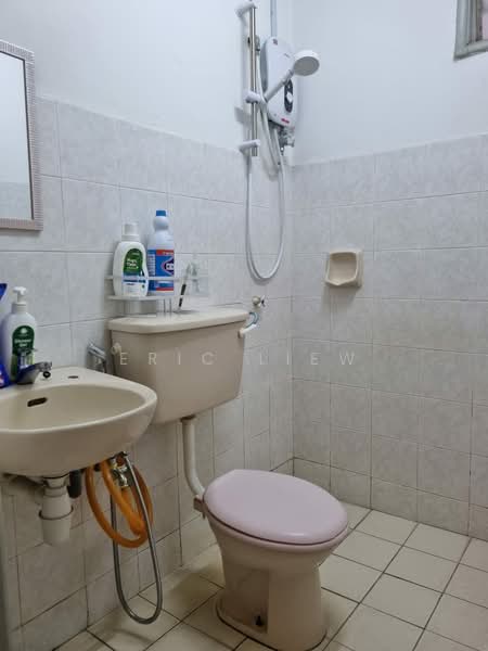 Pangsapuri untuk Dijual di Garden Park - Eric Liew - Bathroom - PropertyGuru.com.my