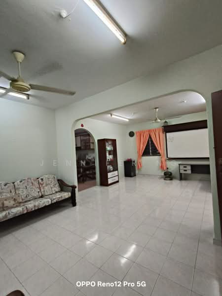 Rumah Teres 2 Tingkat untuk Dijual di Taman Damai Jaya (Skudai) - Jennifer Ng - Living Room - PropertyGuru.com.my
