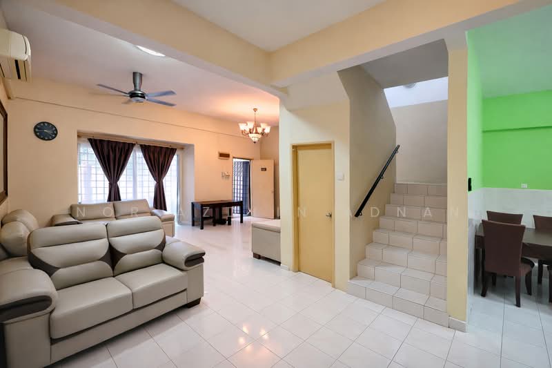 2-storey Terraced House for Sale in Taman Sinaran (Balakong) - Nor Azdlin Adnan - Living Room - PropertyGuru.com.my