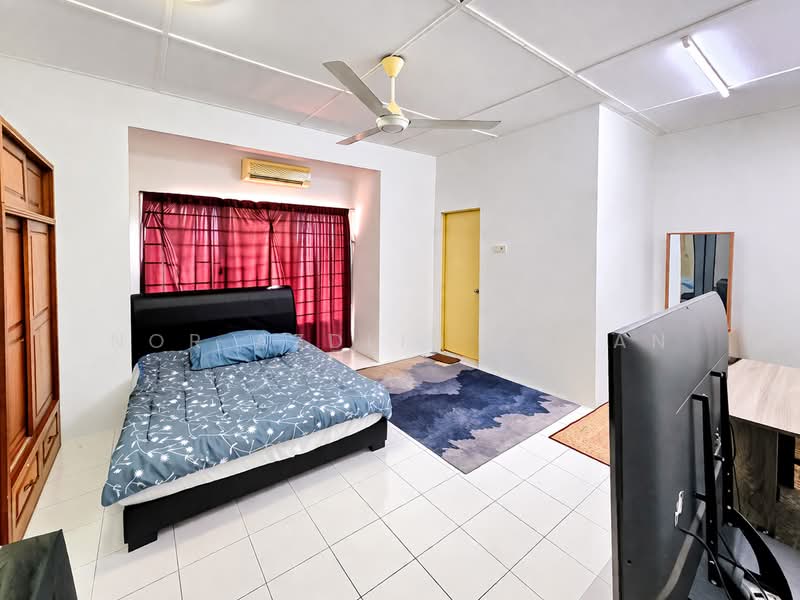 2-storey Terraced House for Sale in Taman Sinaran (Balakong) - Nor Azdlin Adnan - Bedroom - PropertyGuru.com.my