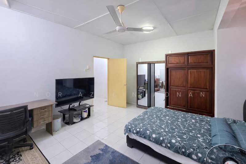 2-storey Terraced House for Sale in Taman Sinaran (Balakong) - Nor Azdlin Adnan - Bedroom - PropertyGuru.com.my